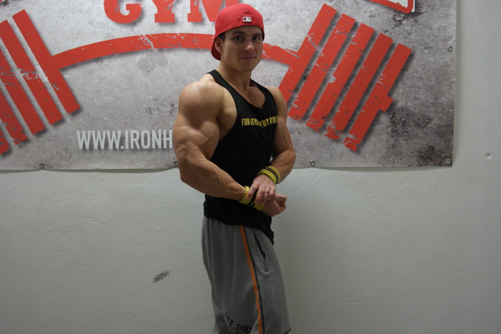 biceps iron house gym